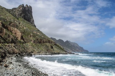 Bir görünümünü Roque de las bodegas beach, Tenerife, Kanarya Adaları
