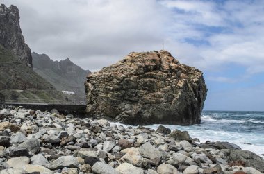 Bir görünümünü Roque de las bodegas beach, Tenerife, Kanarya Adaları