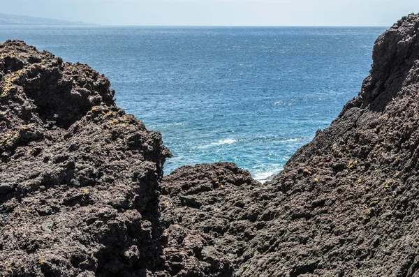 Punto de Teno cape, Tenerife, Kanarya Adaları den kayalık sahil şeridi görünümü