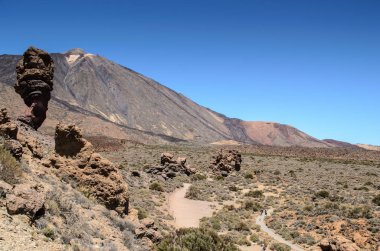 Mirador Llano de Ucanca gözlem güvertesi, Teide Ulusal Parkı, Tenerife, Kanarya Adaları, Ispanya 'dan Teide lav alanı arasında bir görünüm
