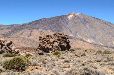 Mirador Llano de Ucanca gözlem güvertesi, Teide Ulusal Parkı, Tenerife, Kanarya Adaları, Ispanya 'dan Teide lav alanı arasında bir görünüm