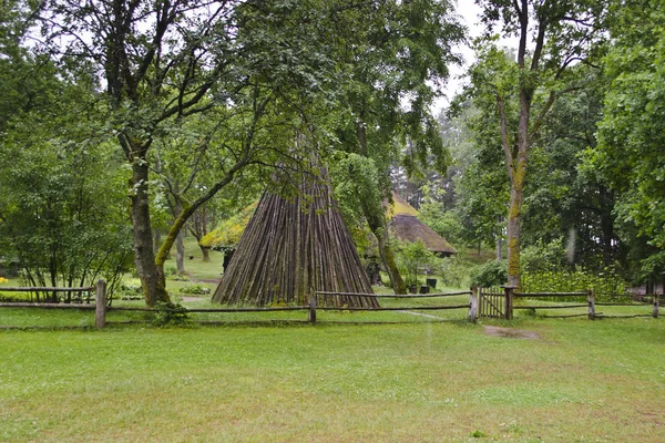 Rumah Kayu Tua Latvia — Stok Foto