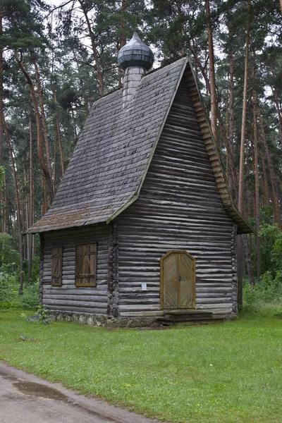 Starý Dřevěný Kostel Lotyšsku — Stock fotografie