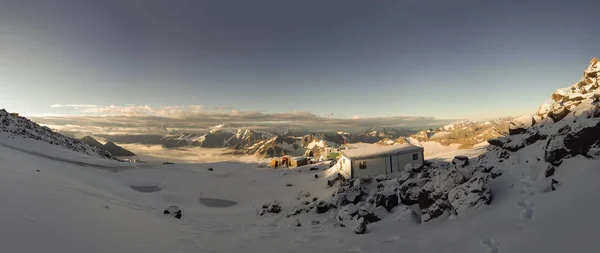 Montanhas Nas Nuvens Acampamento Base Elbrus — Fotografia de Stock