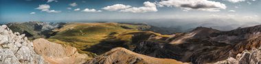 Oshten Zirvesi görünümü, Lago-Naki plateu