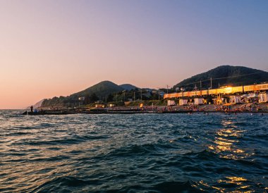 Bkack Yalı, tren akşam