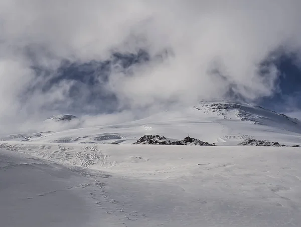 Montaje Elbrus Cumbre Doble Cabeza Nublado —  Fotos de Stock