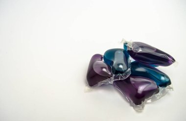 Yıkama kapsülleri için renk jölesi kapat