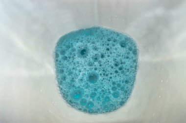 Antibakteriyel jel ve köpüklü klozet.