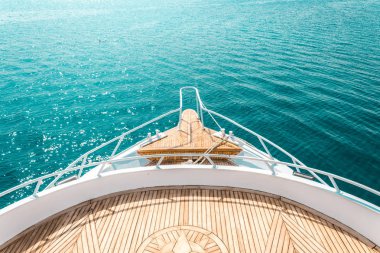 Lüks Yat, kıç dinlenme eğlence Turizm için rahat tasarım iç seyahat ve tatil kavramı