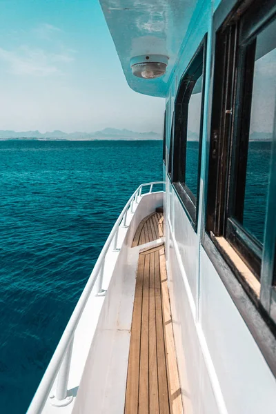 Mooie Jacht Schip Delen Zijaanzicht Van Jacht Zeilen Zee Een — Stockfoto