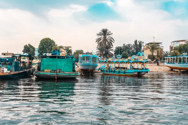 Boats Tied River Bank Garbage Board — Stock Photo, Image