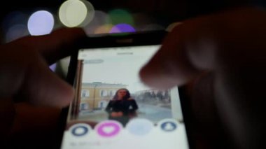Çevrenizdeki sıcak kızlarla tanışmak için-sosyal keşif smartphone uygulama kullanmak istiyorum