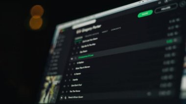 Spotify ile müzik çalmak, müzik uygulamasına göz atmak