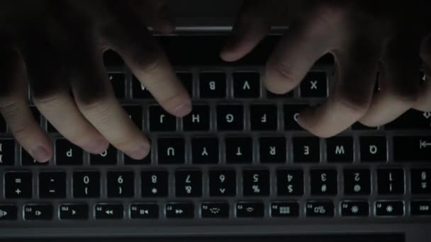 Teclado Computadora Portátil Escribiendo Por Noche Desarrollador Programador Codificador Hacker — Vídeo de stock