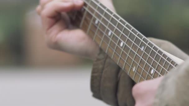 Guitarra Elétrica Cordas Vibração Jogar Imagens Estoque — Vídeo de Stock