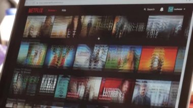 Bir dizüstü bilgisayardan Netflix tarama