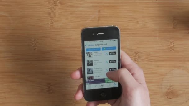 Muziek Die Van Shazam Toepassing Gebruikt Een Smartphone Apparaat Ontdekt — Stockvideo