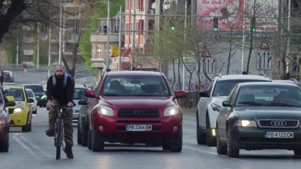 Plovdiv Bulgaria April 2017 Persimpangan Lalu Lintas Kota Eropa Menghentikan — Stok Video