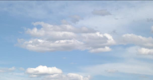 Charmig Blå Himmel Med Moln Vertikala Panoramabilder — Stockvideo