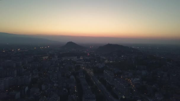 Luftpanorama Einer Europäischen Stadt Mit Hügeln Der Abenddämmerung Plovdiv Kulturhauptstadt — Stockvideo
