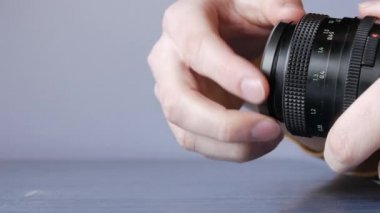 Kamera merceği filtresi montajı söküyor iplik boyutu fotoğraf klasiği elle odaklanıyor