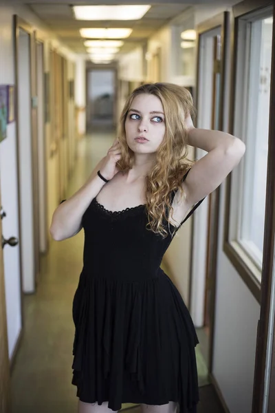 Photo Very Attractive Redhead Wearing Black Dress Standing Doorway — Stock Photo, Image