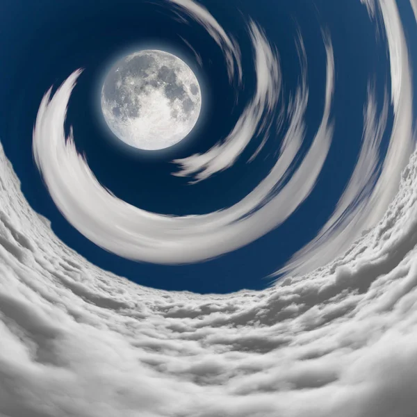 云的漩涡中的大满月 — 图库照片