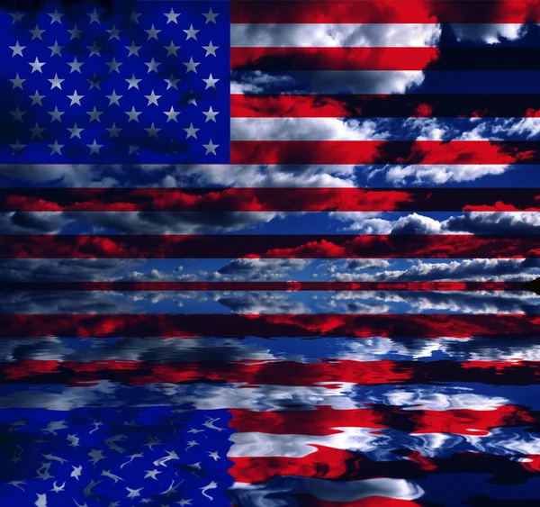 Surreale Digitale Kunst Usa Flagge Über Wolken Spiegelt Sich Wasser — Stockfoto