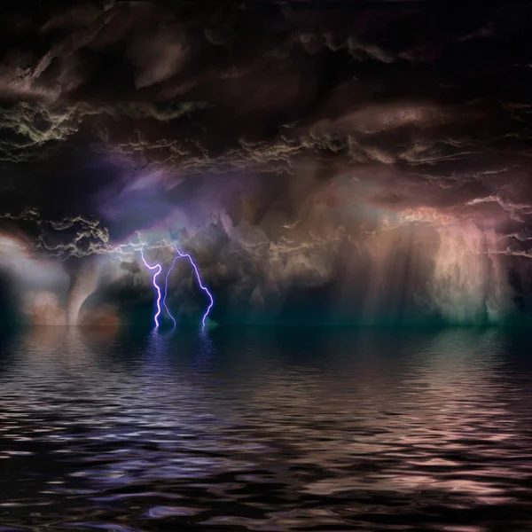 Bico Água Nuvens Tempestuosas — Fotografia de Stock