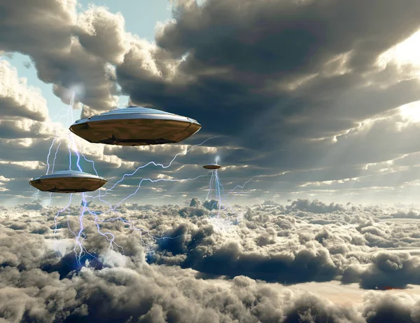 Fliegende Raumfahrzeuge Wolkenverhangenen Himmel — Stockfoto