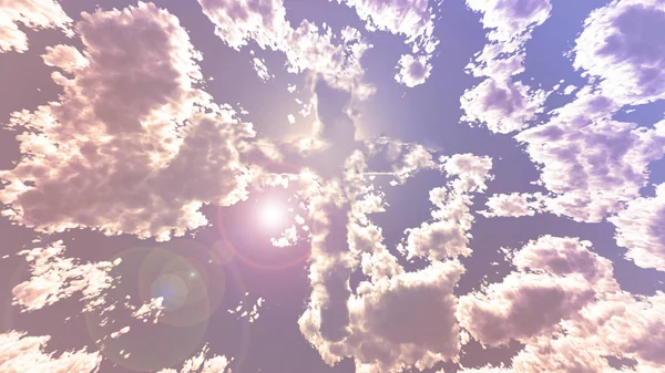 カラフルな雲が空にクロスします — ストック写真