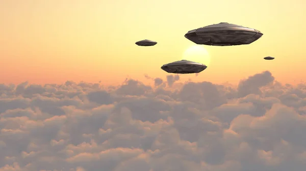 Naves Espaciales Voladoras Cielo Nublado —  Fotos de Stock