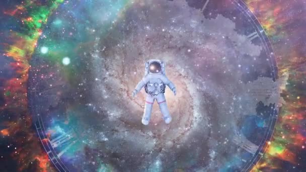 À travers l'éternité et le temps. Astronaute dans un bel espace coloré — Video