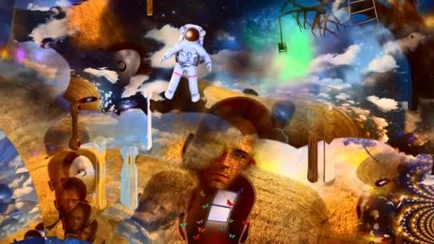 Астронавт в сюрреалистическом пейзаже — стоковое видео
