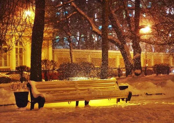 Зимний Пейзаж Видом Городскую Скамейку Снегопадов — стоковое фото