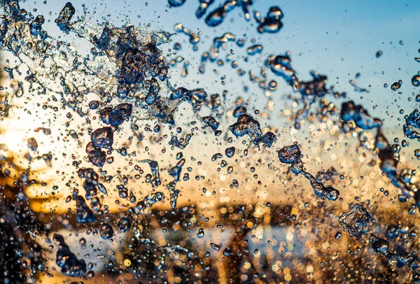 Strömung Einer Fontäne Spritzt Wasser Sonnenuntergang — Stockfoto