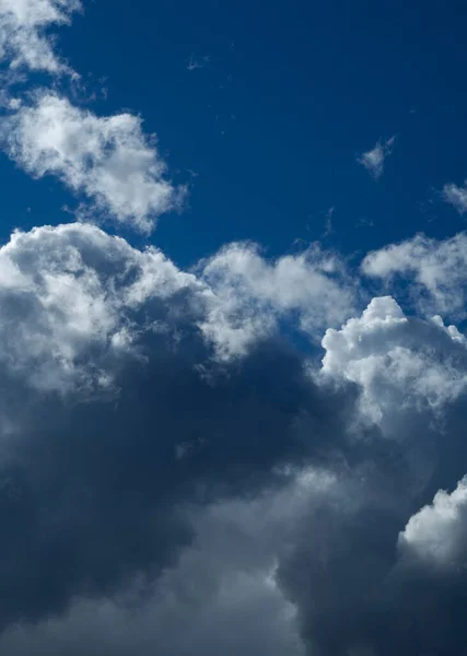 青空に積乱雲 — ストック写真
