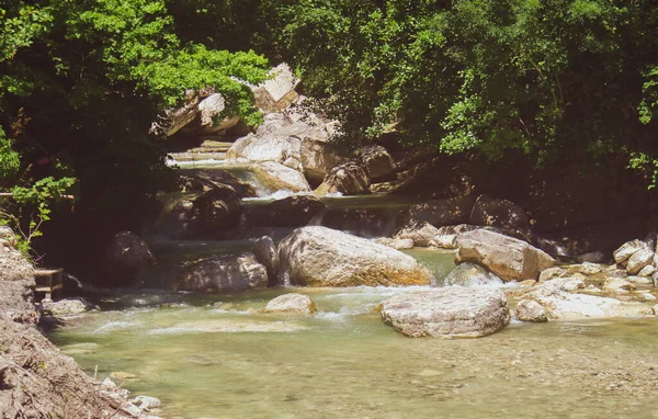 Швидкий Потік Гірської Річки — стокове фото