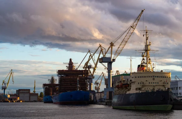 Werften Bei Sonnenuntergang Herbst Schiffbau Russland — Stockfoto