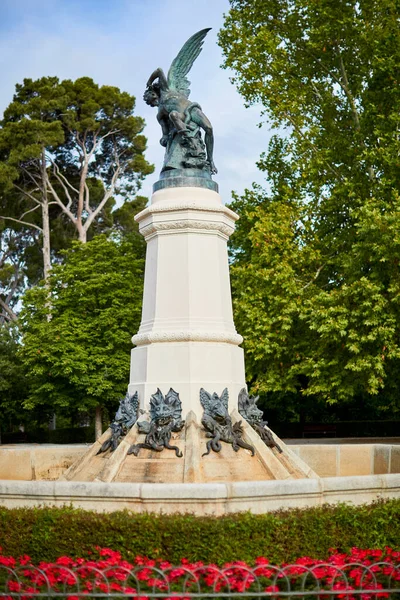 Madrid Espagne Juin 2020 Statue Ange Déchu Dans Parc Retiro — Photo