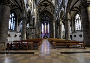 Neo-Gotik tarzda iç katedral