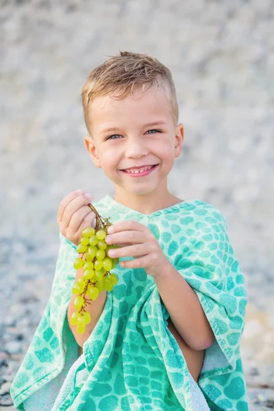 Happy Child Grapes Vacation Wrapped Towel Beach — Stock Photo, Image