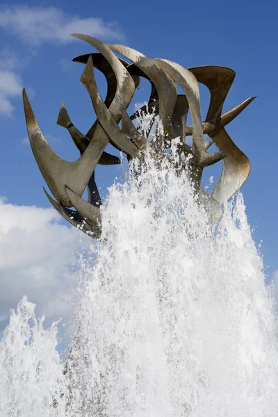 キプロスと青空のカモメ噴水の詳細 — ストック写真