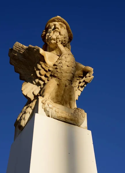 Λεπτομέρειες Ιστορικού Αγάλματος Στην Κύπρο Και Γαλάζιου Ουρανού — Φωτογραφία Αρχείου