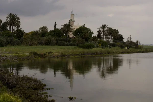 Paisagem Mesquita Hala Sultan Tekke Chipre Com Céu Nublado — Fotografia de Stock