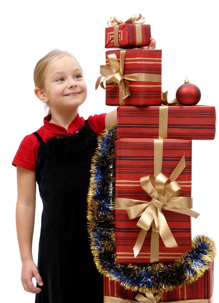 可爱的小女孩与圣诞礼物在白色背景 — 图库照片
