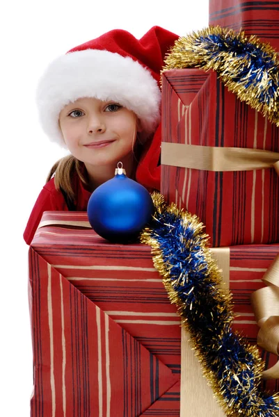 Ładna Dziewczynka Czapkę Mikołaja Boże Narodzenie Prezenty Białym Tle Białym — Zdjęcie stockowe
