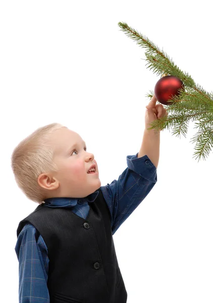 白色背景圣诞树的小男孩 — 图库照片