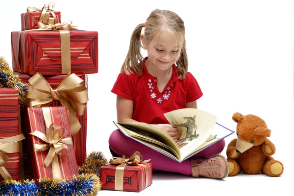 Menina Bonito Com Presentes Natal Fundo Branco Isolado — Fotografia de Stock